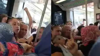 Eminönü tramvayında gergin anlar: Yer verme tartışması kavgayla bitti