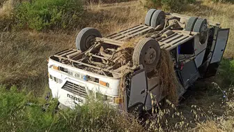 Amasya yolunda tarım işçilerini taşıyan minibüs tarlaya uçtu