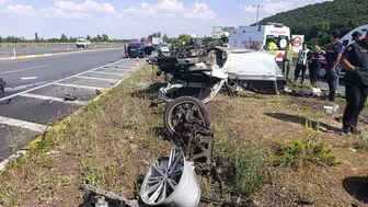 Konya yolunda feci kaza Otomobilin motoru yola fırladı