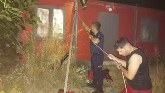Balıkesir'de itfaiyeden kuyuya düşen kedi operasyonu
