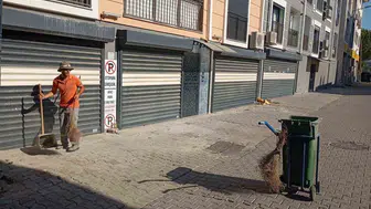 Germencik Belediyesi sokakları temizlemek için mesaiyi artırdı