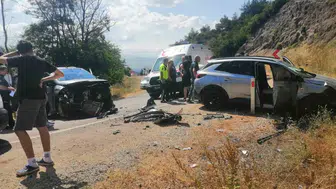 Tokat Niksar yolunda iki otomobil çarpıştı 10 kişi yaralandı