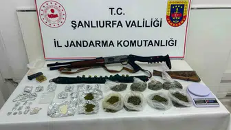 Suruçta jandarma uyuşturucu tacirini silahlarıyla yakaladı