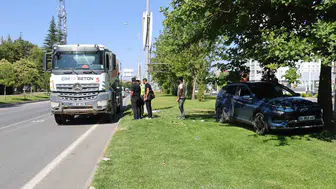 Elazığ’da beton mikserine çarpan otomobildeki 5 kişi yaralandı