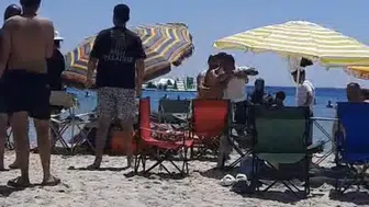 Çeşme'de kendi şemsiyeni açma kavgası