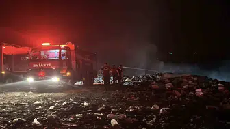 Burdur’daki çöp tesisinde gece yarısı korkutan yangın