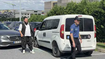 Arnavutköy'de nikah dairesinde arbede Polis eşliğinde evlendiler
