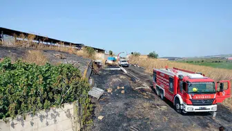 Balıkesir Manyas’ta buğday tarlası alevlere teslim oldu