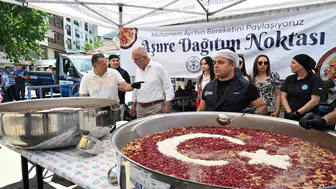 Manisa sokaklarında geleneksel aşure bereketi