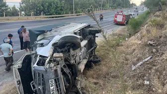 Bozyazı'da kontrolden çıkan kamyonet karşı şeride uçtu