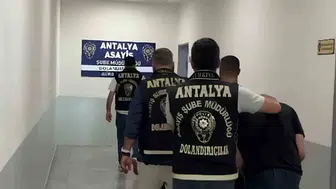Antalya'da kuyumcuları sahte altın dişle dolandıran çete yakalandı