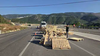 Kastamonu yolunda palet kazası trafiği kilitledi