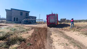 Adıyaman'da kamyonun kopardığı teller yangın çıkardı