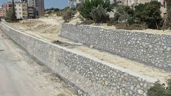 Tarsus’ta toprak kaymasını önlemek için dev duvar inşa edildi