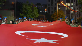 Şırnak 15 Temmuz için dev bayrakla yürüdü