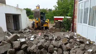 Kırıkkale'de şiddetli rüzgar cami minaresini devirdi