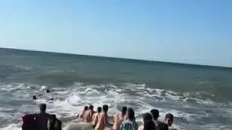 Zonguldak’ta denize giren iki kişiyi vatandaşların kurduğu zincir kurtardı