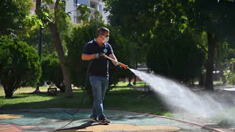 Manisa genelinde zararlılarla kesintisiz ilaçlama seferberliği