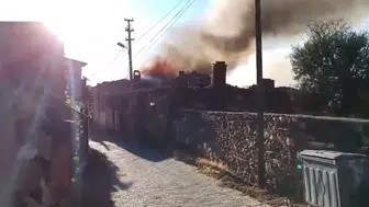 Manisa Salihli’de bir ev yangınla küle döndü