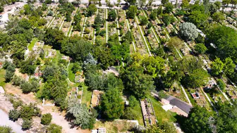 Kayseri Asri Mezarlıkta bayram temizliği mesaisi başladı