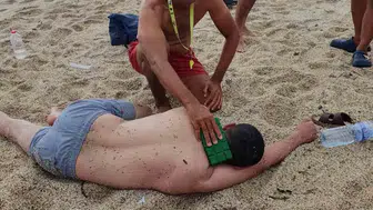 Kleopatra Plajı'nda boğulma tehlikesi geçiren tatilci son anda kurtarıldı