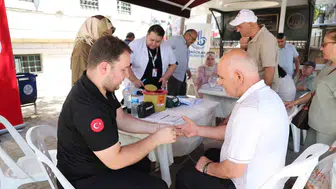 Bağcılar’da camiler ibadethane olmaktan çıkıp sağlık kontrol noktasına dönüştü