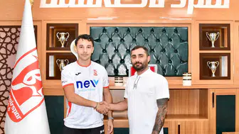 Balıkesirspor kanat oyuncusu Celal Emir ile yola devam ediyor