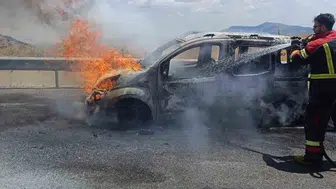 Bingöl yolunda seyir halindeki araç bir anda alevlere teslim oldu