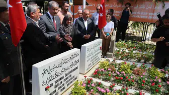 Adana 15 Temmuz şehitlerini kabirleri başında andı
