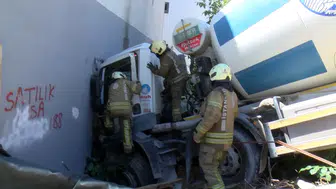 Ümraniye’de beton mikseri binaya girdi