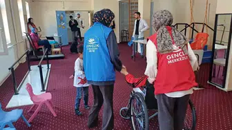 Ağrılı gençler özel öğrencilerle gönülleri birleştirdi
