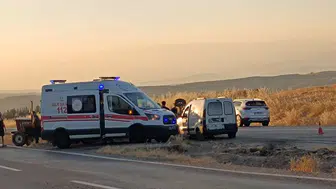 Siirt Batman karayolunda traktör ve otomobil birbirine girdi
