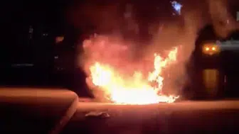 Kağıthane'de gece yarısı otomobil yangını