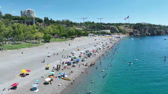 Konyaaltı Sahili gece vardiyasıyla tertemiz kalıyor