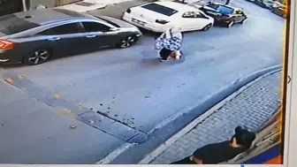 Şişli'de sokakta yürüyen kadına arkadan yumruklu saldırı
