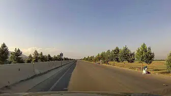 Hatay'da seyir halindeki motosikletten düşen çiftin kaza anları görüntülendi