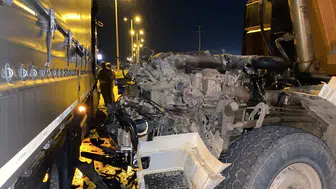 Sincan'da feci kaza Hafriyat kamyonu ikiye ayrıldı