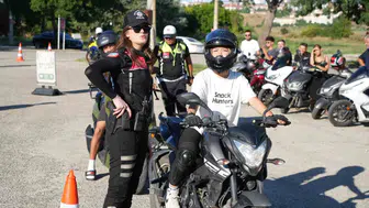 Edirne’de polis motosikletli sürücülere ceza yerine eğitim veriyor