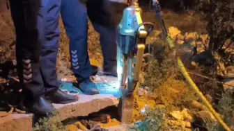 Hatay'da demir boruya sıkışan kirpiyi itfaiye kurtardı