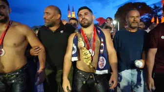 Erkan Taş Kırkpınar zaferini asırlık hamam geleneğiyle taçlandırdı