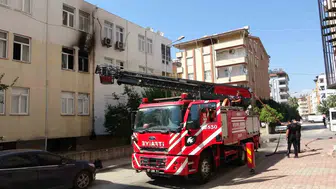 Manavgat'ta bir dairede çıkan yangın mahalleliyi sokağa döktü