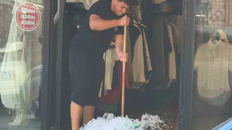 Yalova’da ana su borusu patladı ve caddeyi göle çevirdi