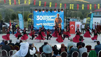 Bayburt sokaklarında 11 ülkenin kültürel rüzgarı esiyor