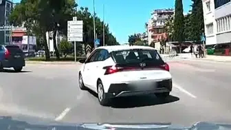 Samsun trafiğinde saniyelerle önlenen büyük kaza