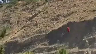 Elazığ Keban’da dağlık alanda alevler yükseliyor