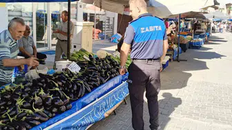 Germencik pazarında fiyat etiketleri zabıta markajında