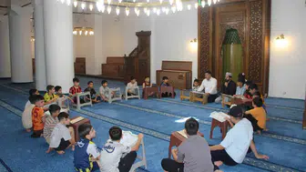 Cizreli çocuklar yaz tatilini camilerde spor ve eğitimle geçiriyor