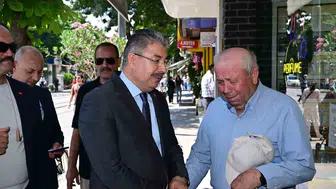 Eskişehir sokaklarında eski bir dostlukla karşılaşan Vali duygulandı