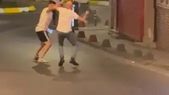 Silivri sokaklarında sopalı ve bıçaklı kavga kamerada