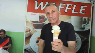Burhaniye'de dondurma keyfi askıya taşındı